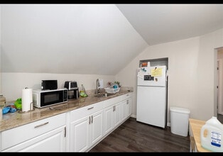79 Vine St, Unit Unit 2 in East Providence, RI - Building Photo - Building Photo