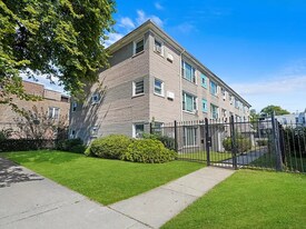 8921 S Cottage Grove Ave in Chicago, IL - Building Photo