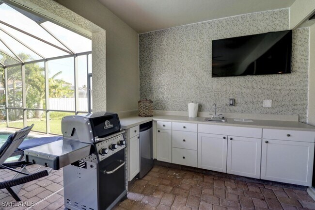 3525 Surfside Blvd