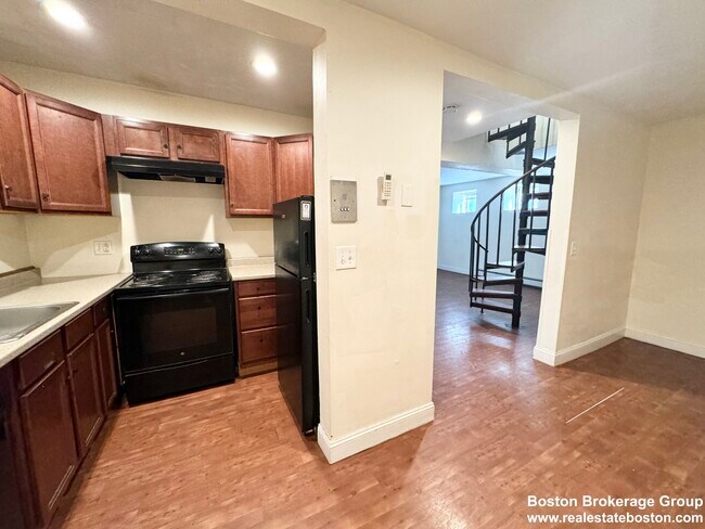 13 Ruggles St, Unit 1 in Boston, MA - Building Photo - Building Photo