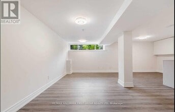 50 Walter Ave in Newmarket, ON - Building Photo - Building Photo