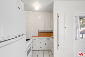 4537 College View Ave in Los Angeles, CA - Building Photo - Building Photo