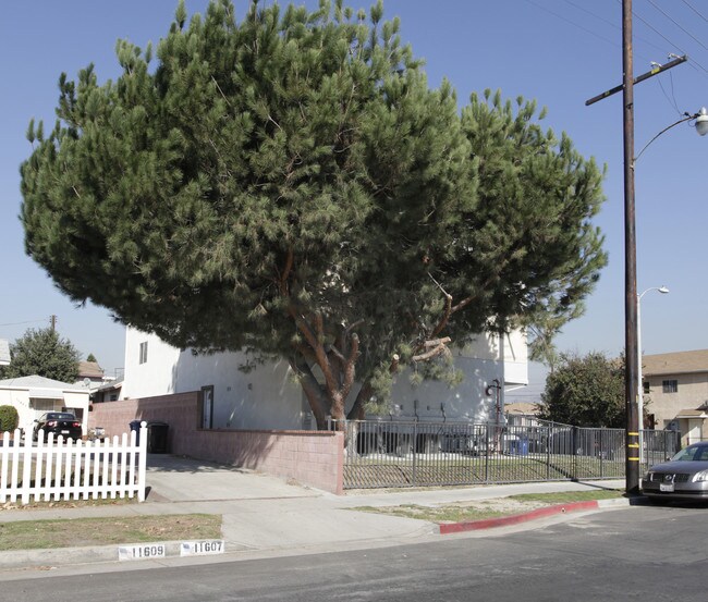 6605-6611 Lemp Ave in North Hollywood, CA - Building Photo - Building Photo