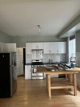 1235 N Marion Ct, Unit 3F in Chicago, IL - Building Photo - Building Photo