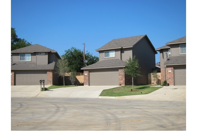 Lakebridge Estates PH 2 in Lake Dallas, TX - Building Photo