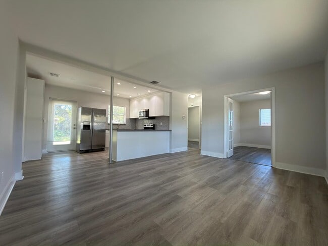 1325 NW 11th Ct in Fort Lauderdale, FL - Building Photo - Building Photo