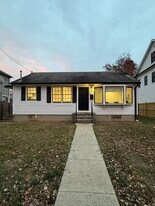 9809 Montauk Ave in Bethesda, MD - Building Photo