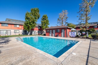 Park Circle Apartments in Lancaster, CA - Building Photo - Building Photo