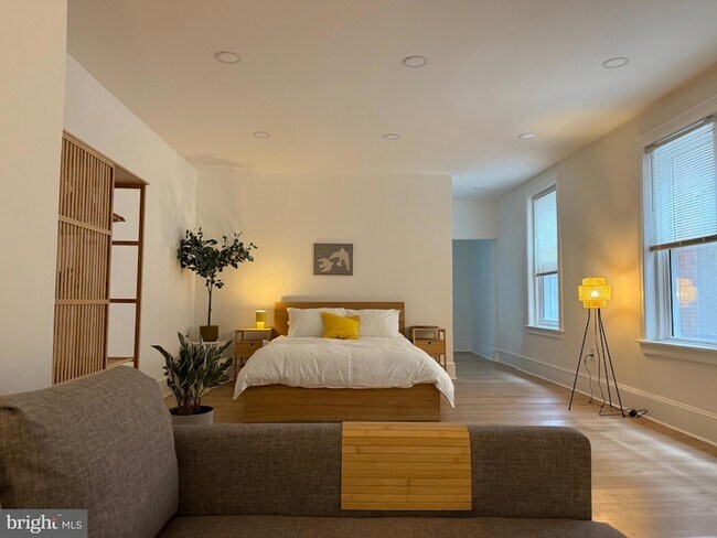 114 S 58th St in Philadelphia, PA - Foto de edificio - Building Photo