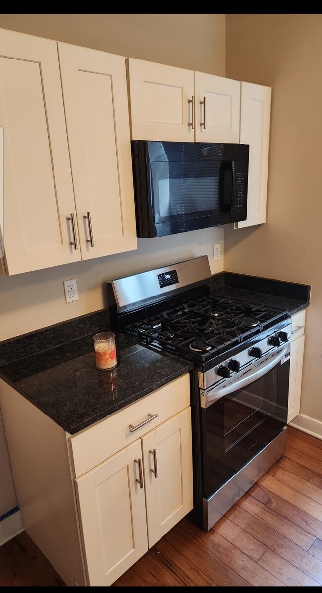 110 N Stockton St, Unit 2 in Trenton, NJ - Foto de edificio - Building Photo
