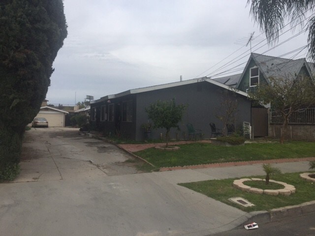 500 E 15th St in Santa Ana, CA - Building Photo