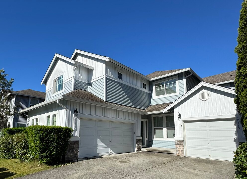 21915 46th Pl S in Kent, WA - Building Photo