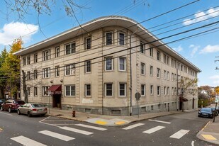 5523 Ellsworth Ave, Unit 12C in Pittsburgh, PA - Building Photo