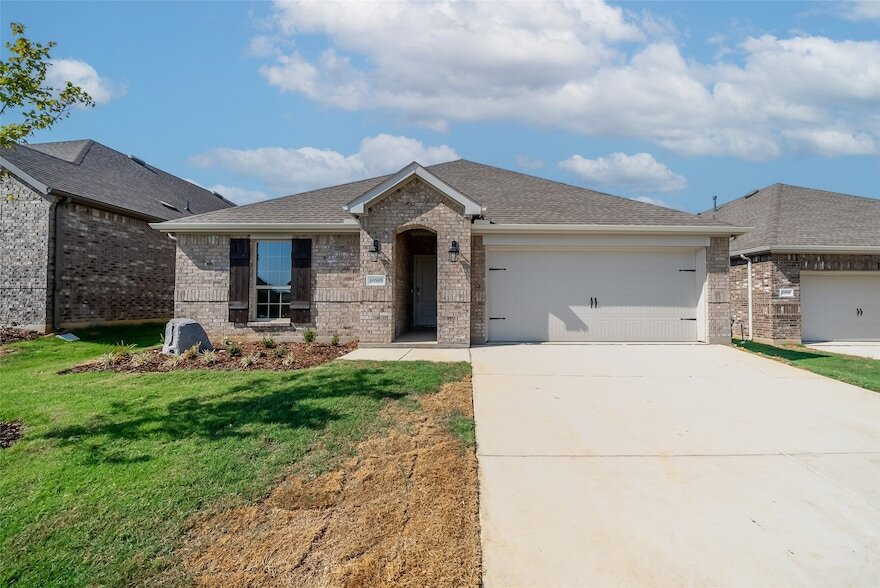 10505 Breezeway Dr in Cross Roads, TX - Building Photo