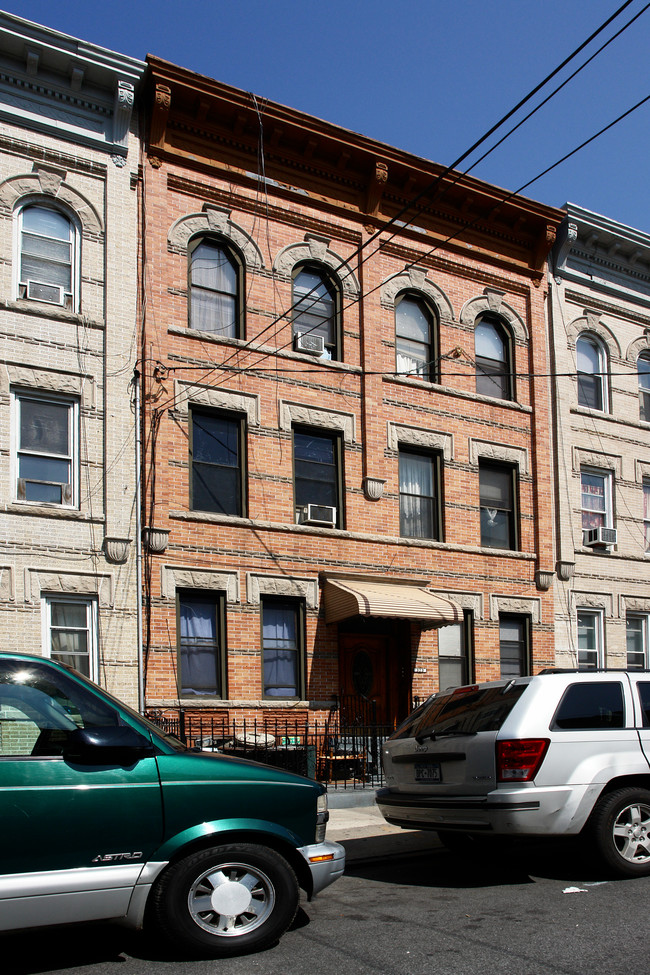 323 Menahan St in Brooklyn, NY - Building Photo - Building Photo