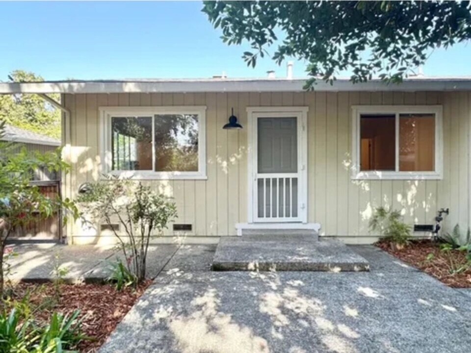 18823 Beatrice Dr in Sonoma, CA - Building Photo