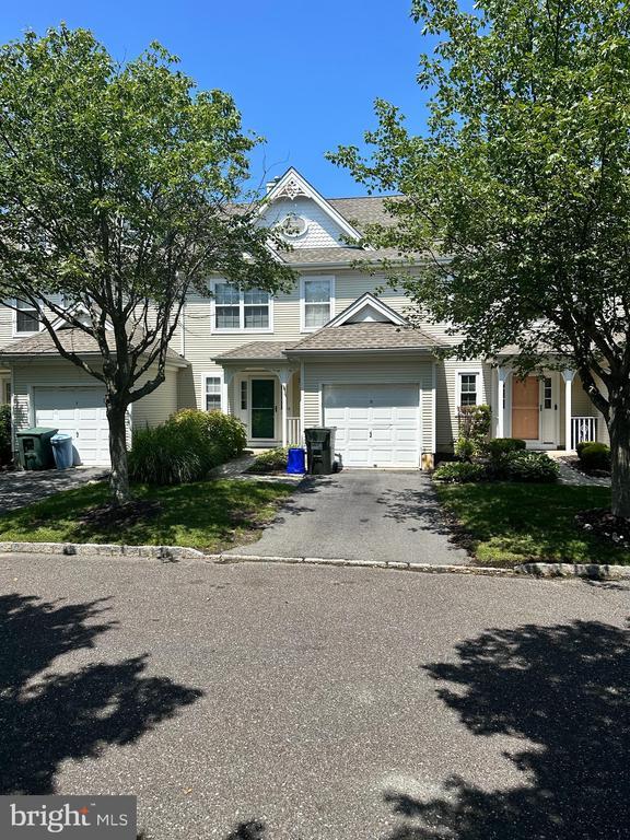 property at 10 Starboard Ct