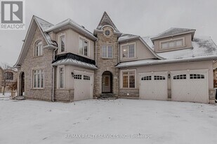 132 Bloomsbury Ave in Brampton, ON - Building Photo