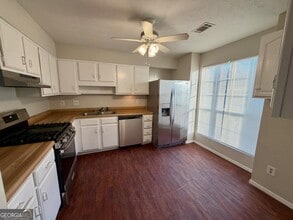 2939 Aspen Woods Entry in Doraville, GA - Building Photo - Building Photo