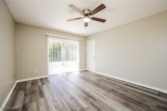 3615 Caloosa Pkwy in Cape Coral, FL - Foto de edificio - Building Photo
