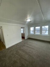 1921-1923 W Greenfield Ave. (5 Unit) in Milwaukee, WI - Building Photo - Interior Photo