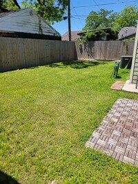 2512 Oakcliff St photo'