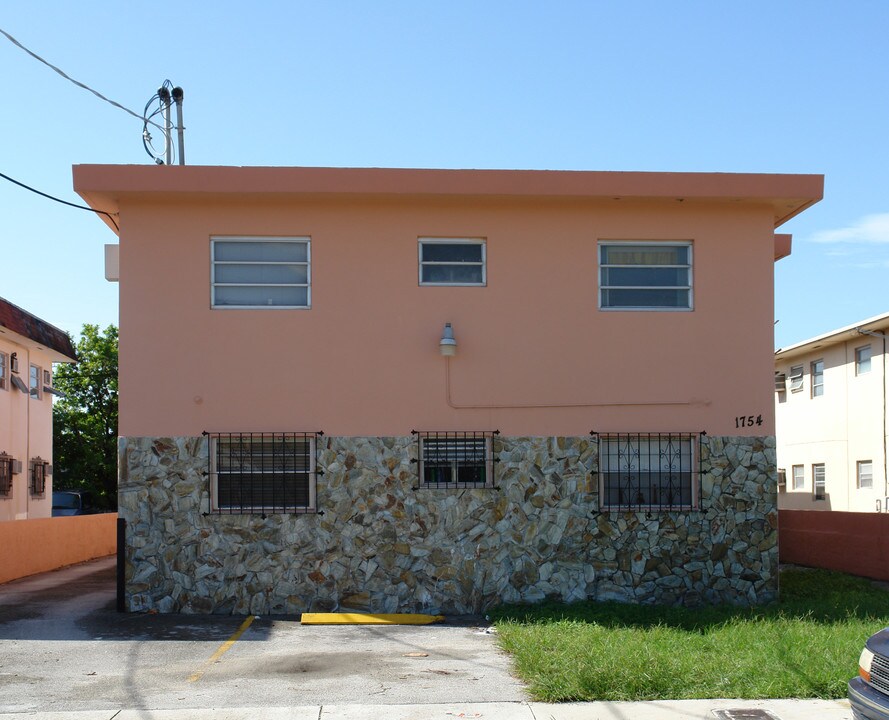 1754 SW 5th St in Miami, FL - Building Photo