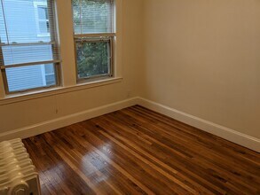 66 Brock St, Unit 3 in Boston, MA - Foto de edificio - Building Photo