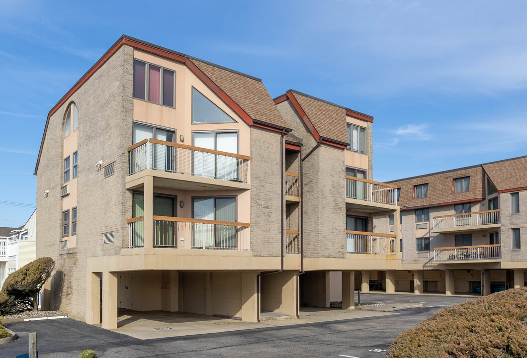 9 Pearl St in Beach Haven, NJ - Building Photo