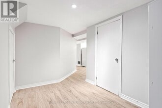 33 Conniston Ave in Ottawa, ON - Building Photo - Building Photo