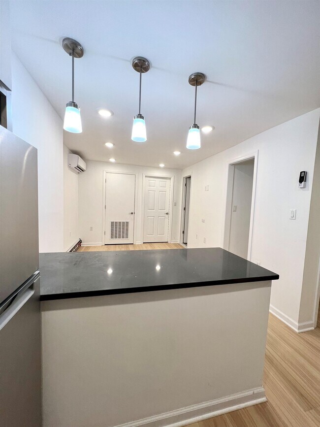 86 Vroom St-Unit -Lower Level in Jersey City, NJ - Building Photo - Building Photo