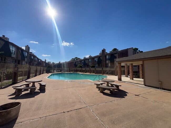 1919 Place Rebecca Ln in Houston, TX - Foto de edificio - Building Photo