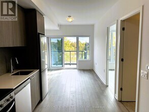 7439 Kingston Rd in Toronto, ON - Building Photo - Building Photo