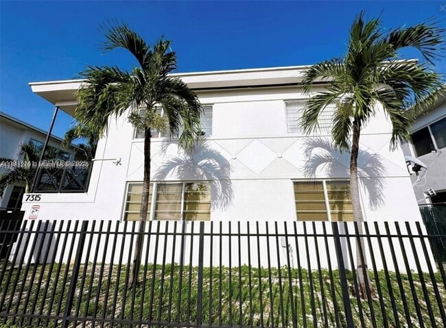 7315 Byron Ave in Miami Beach, FL - Building Photo - Building Photo