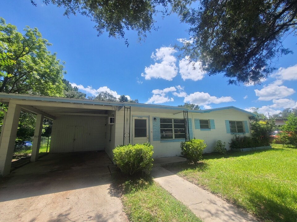 10396 Eastside Ave in Brooksville, FL - Building Photo