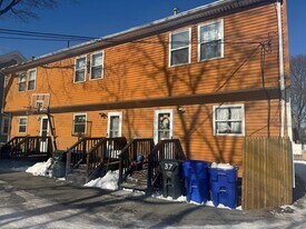 33-37-37 Grant St in Springfield, MA - Building Photo