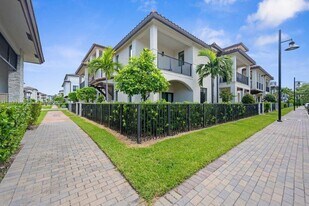 4712 NW 83rd Ave in Doral, FL - Building Photo