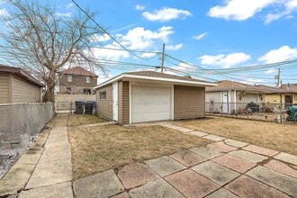 11242 S Whipple St in Chicago, IL - Building Photo - Building Photo