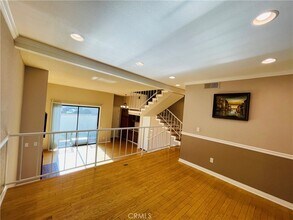 10201 Mason Ave in Los Angeles, CA - Building Photo - Building Photo