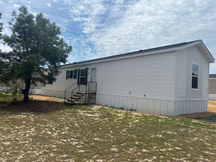 200 Rosewood Ave in Raeford, NC - Building Photo