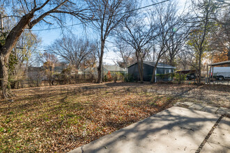 1114 Silverdale Ct in Wichita, KS - Building Photo - Building Photo