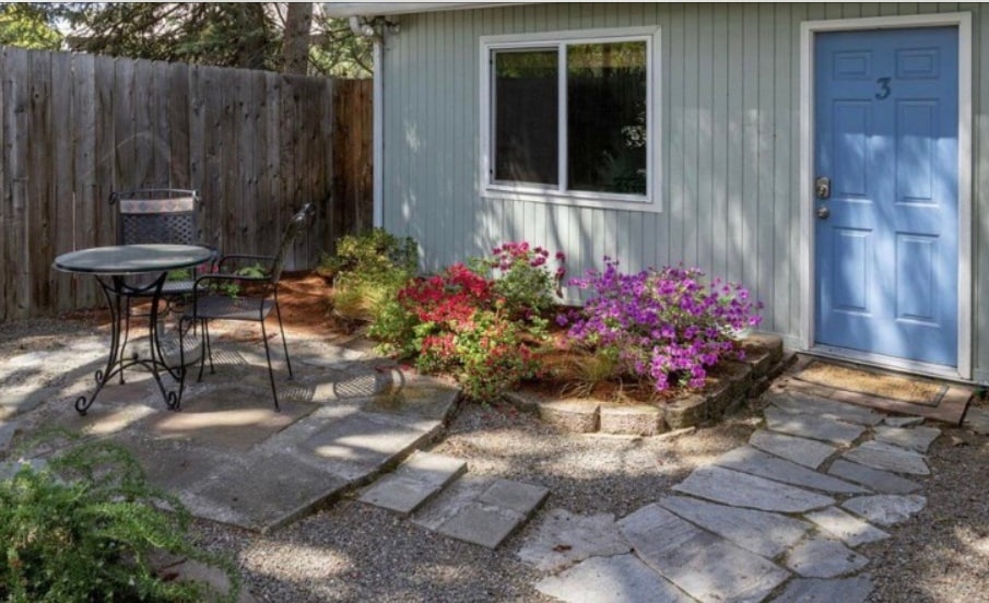 1825 Siskiyou Blvd in Ashland, OR - Building Photo