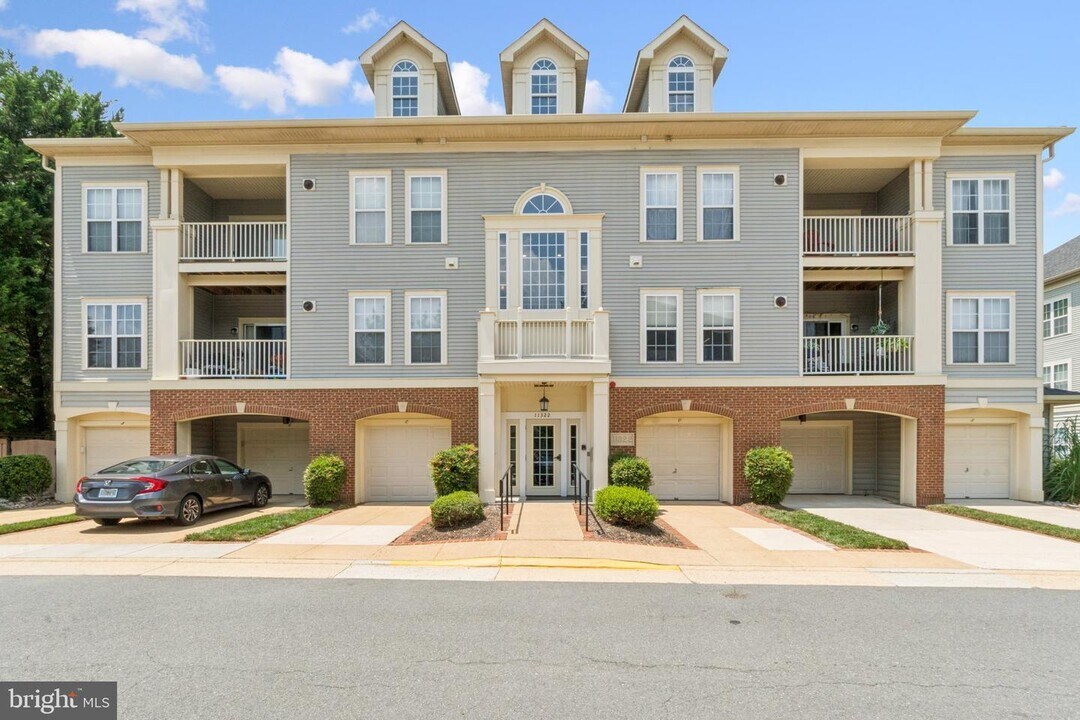 11322 Westbrook Mill Ln, Unit 204 in Fairfax, VA - Foto de edificio