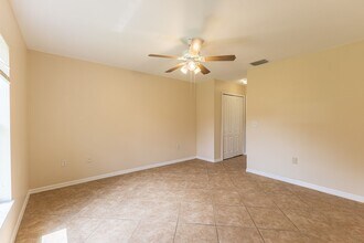 6012 Thrush Ave in Ft. Myers, FL - Building Photo - Building Photo