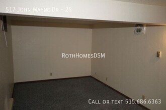 517 S John Wayne Dr in Winterset, IA - Building Photo - Building Photo
