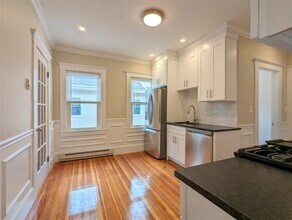 35 Trowbridge St, Unit 2 in Arlington, MA - Building Photo - Building Photo