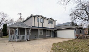 709 W Kenilworth Ave in Palatine, IL - Building Photo