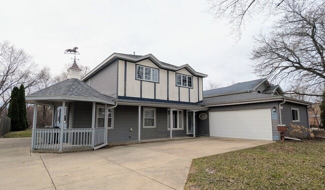 property at 709 W Kenilworth Ave