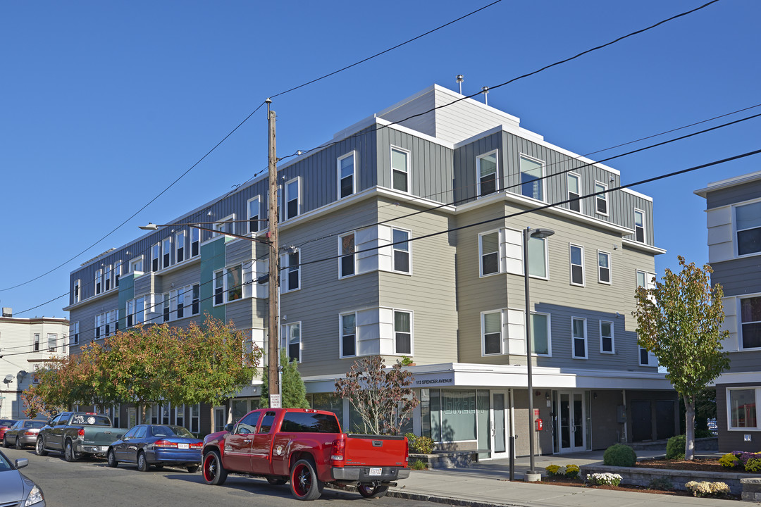 Spencer Green in Chelsea, MA - Foto de edificio