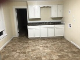 2004 Franklin St in North Little Rock, AR - Building Photo